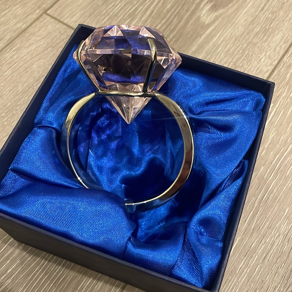 NEW 💍 Polished pink diamond 💎 shaped paperweight
